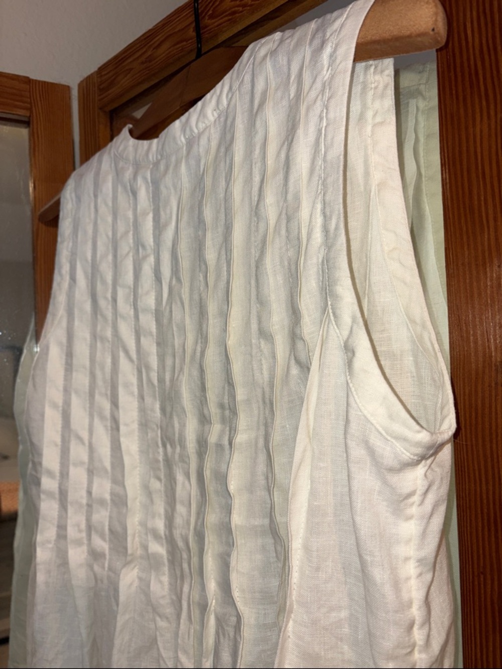 Sundance Cream colored Sleeveless Pintuck Linen top with Button Placket - Picture 4 of 9